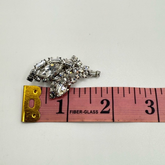 Vintage Silver Rhinestone Weiss ClipOns - Picture 5 of 5